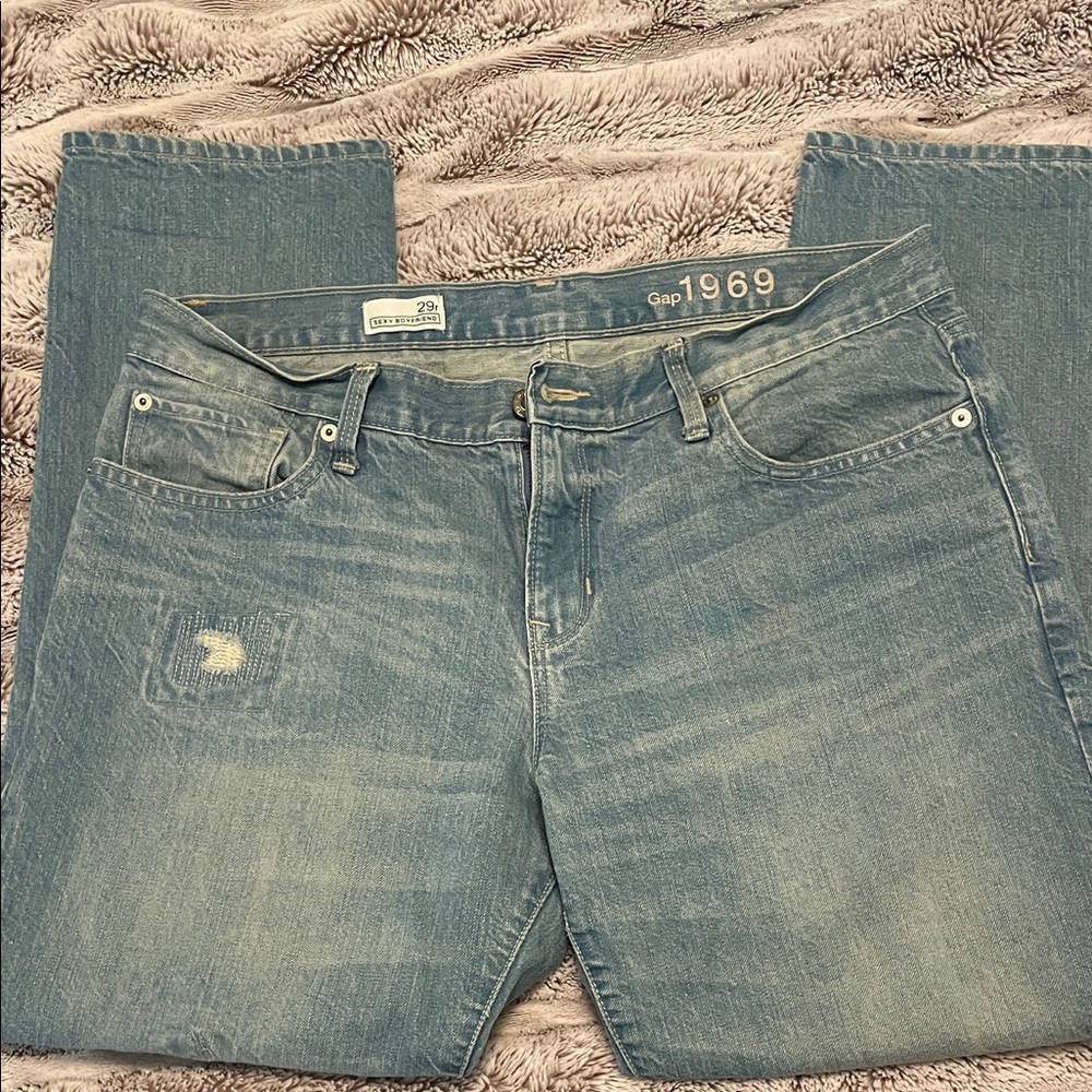 GAP 1969 Denim in Faded Blue boyfriend distressed